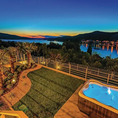 Beautiful In Seget Vranjca Prázdninový dům Seget Vranjica