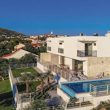 Beautiful In Seget Vranjca * Seget Vranjica