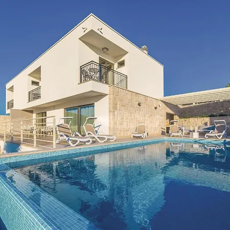 Dom wakacyjny Beautiful In Seget Vranjca