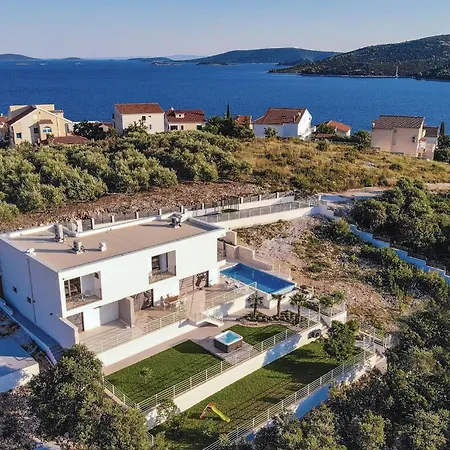 Beautiful In Seget Vranjca Dom wakacyjny