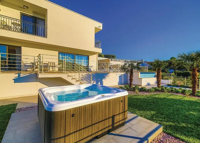 Beautiful In Seget Vranjca * Seget Vranjica